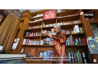 Bookshelf Tour: “Bacalah Buku Agar Tidak Mudah Dimakan Hoaks” (Part 2) | Klub Buku Narasi