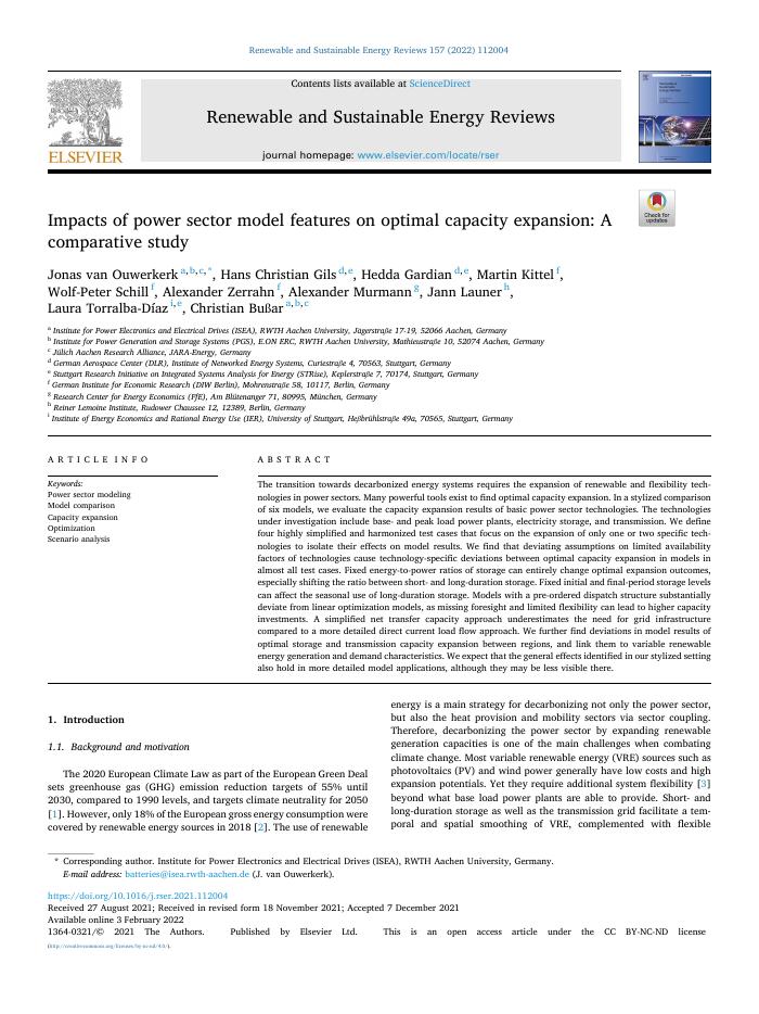 Impacts of power sector model features on optimal capacity expansion: A comparative study